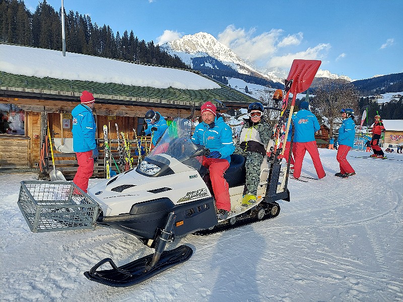 Mee op de sneeuwscooter....hoe stoer is dát?!